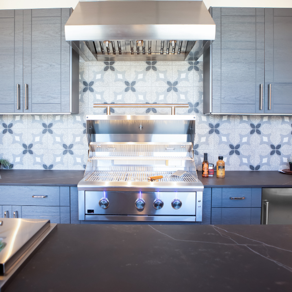 black countertops in outdoor kitchen